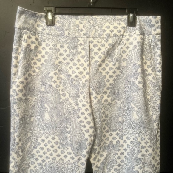 Margaret M Slimming Pants, Paisley Print, Size XL 
White, blue Paisley Pants - Picture 3 of 12